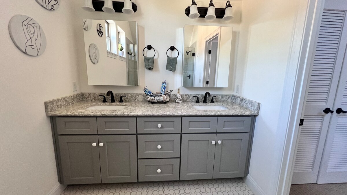 First bathroom shower detail