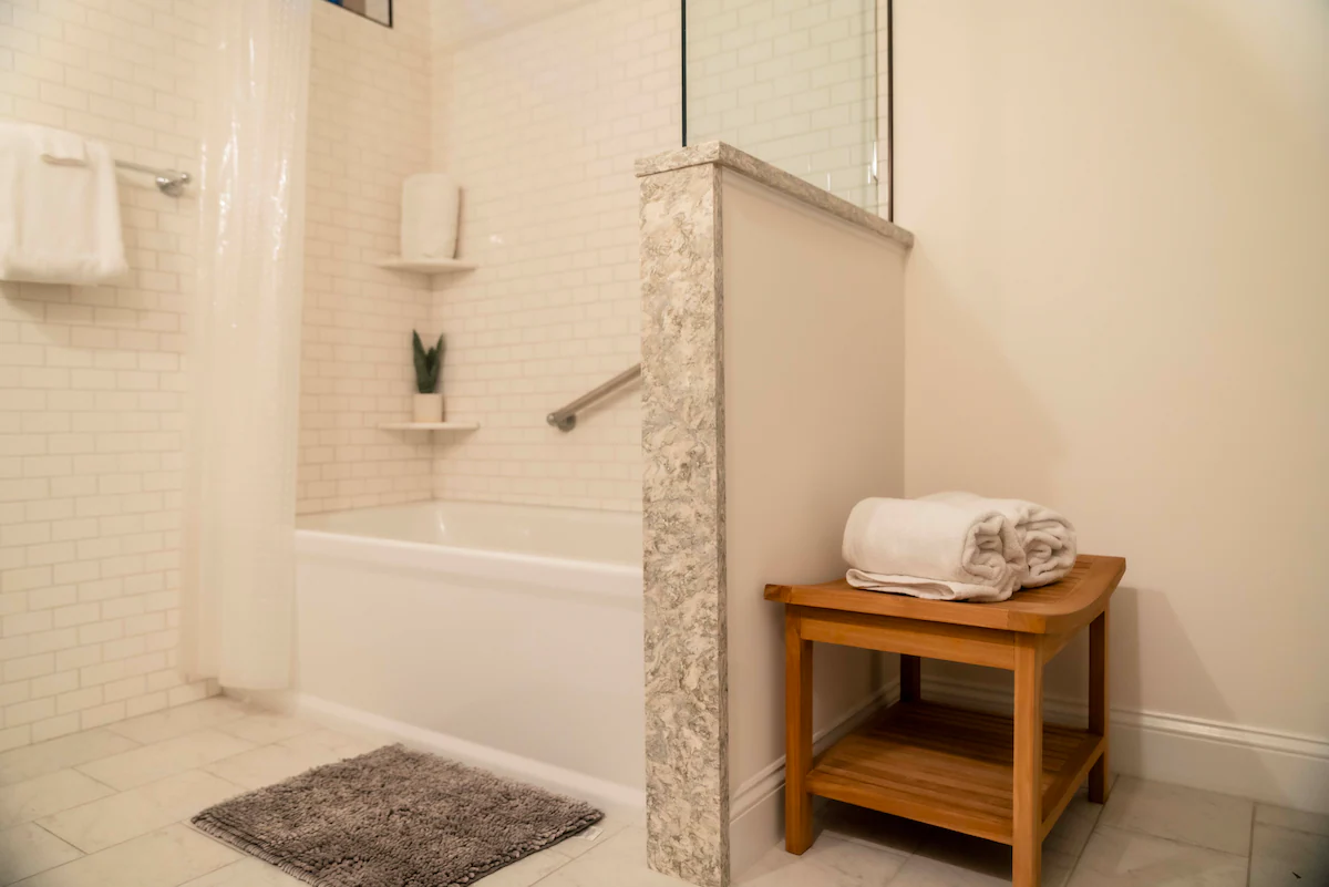 Second bathroom with full-size tub