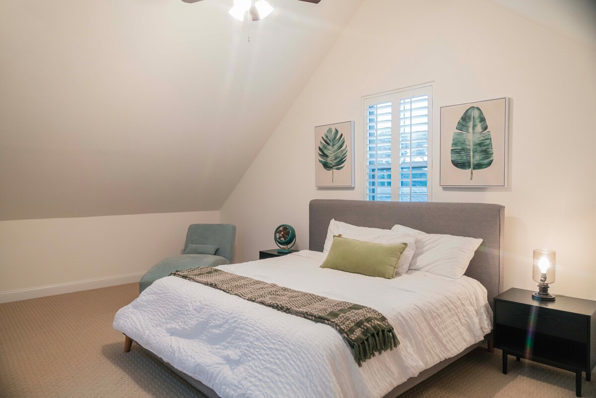 Second bedroom angle showing window light