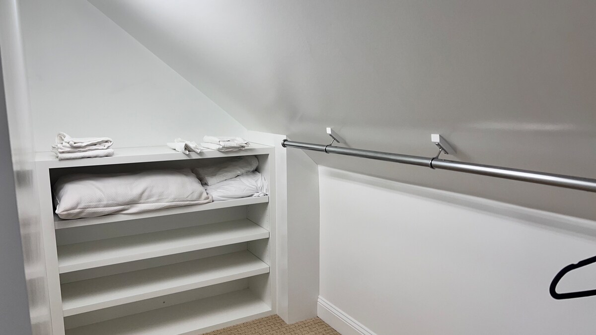 Second bedroom nightstand and lamp