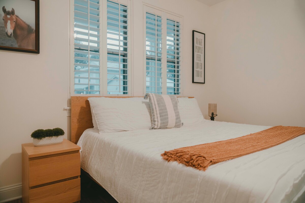 Third bedroom with two twin beds